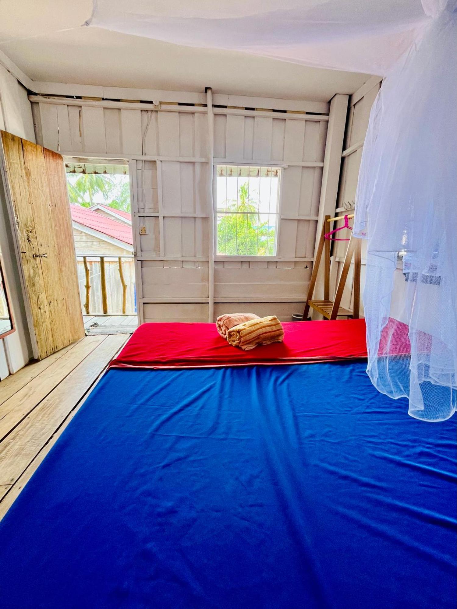 Happiness Guesthouse Koh Rong Sanloem Extérieur photo